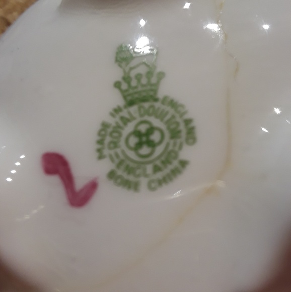 Porcelain Bouquet of Flowers - Picture 3 of 5